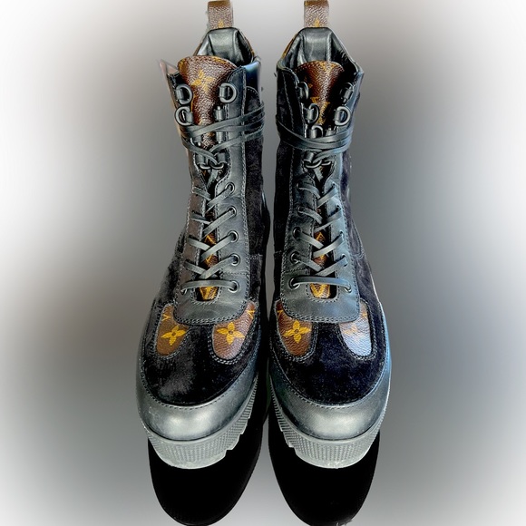 WOMEN’S LOUIS VUITTON LAUREATE PLATFORM DESERT BOOT - Picture 1 of 5